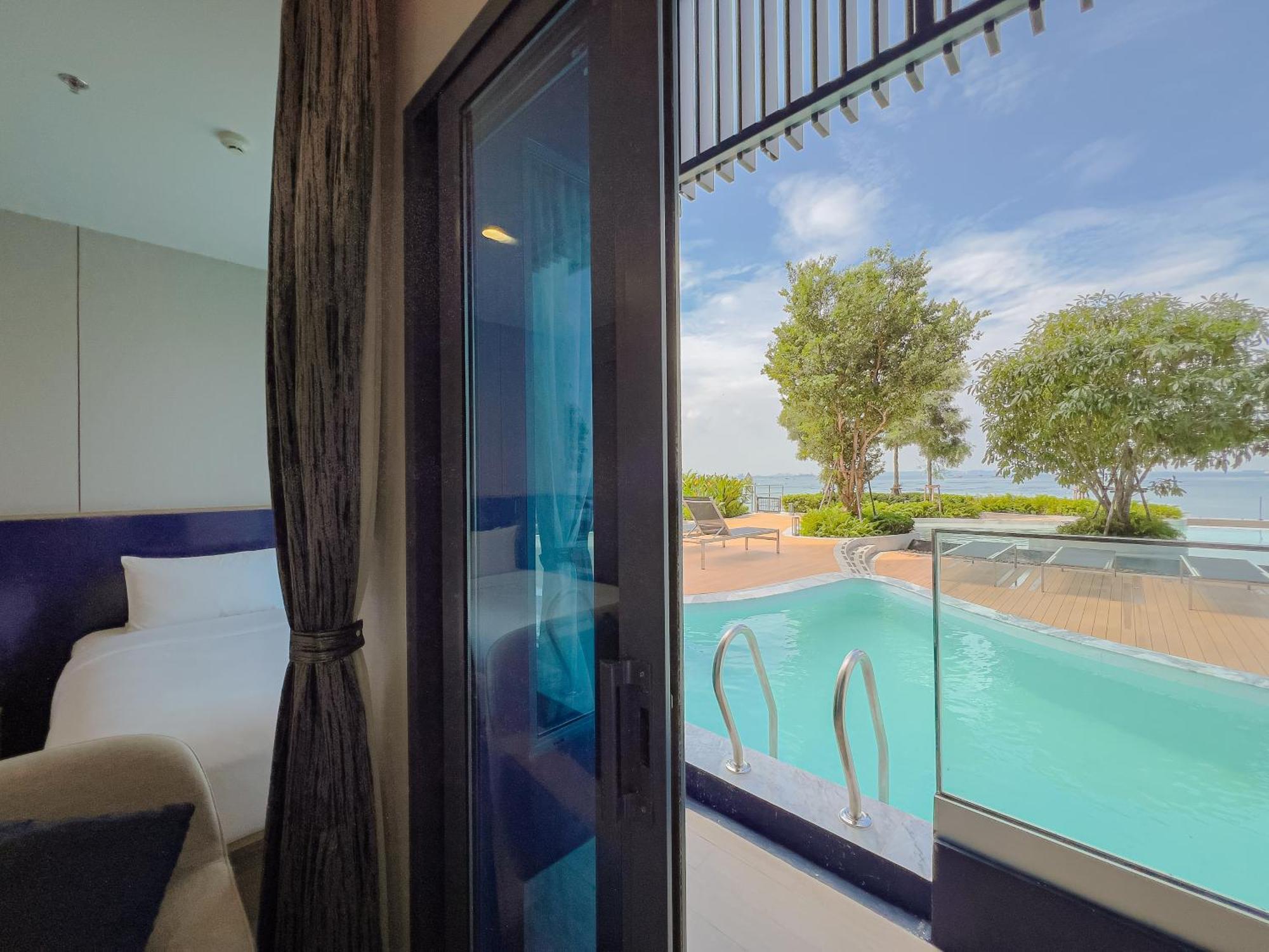 S Sriracha & Hotel 5*