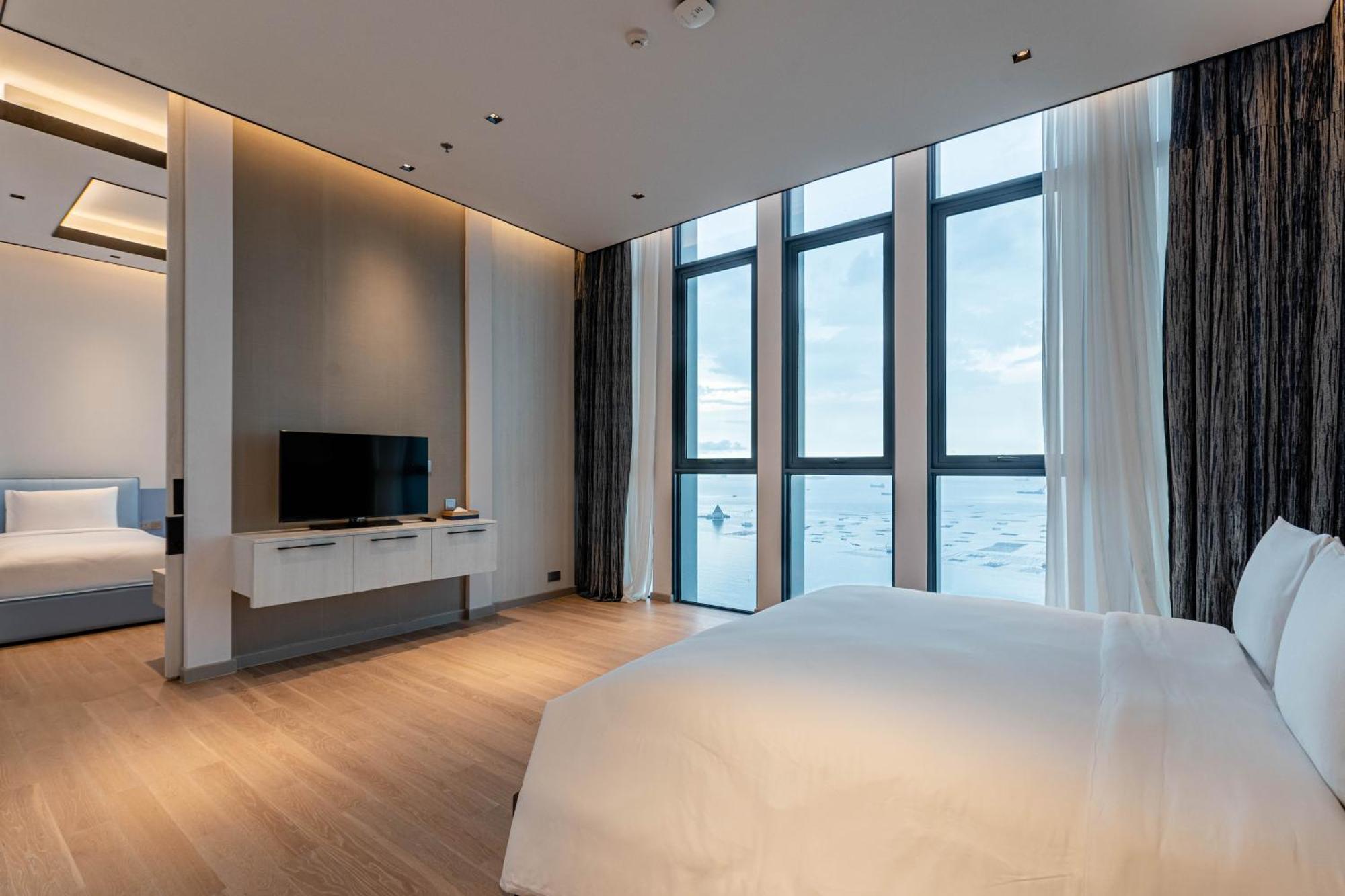 S Sriracha & Hotel 5*